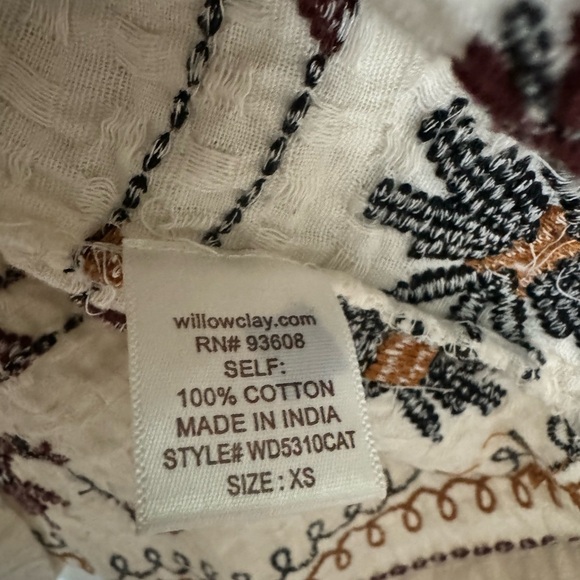 Embroidered dress - Picture 6 of 7